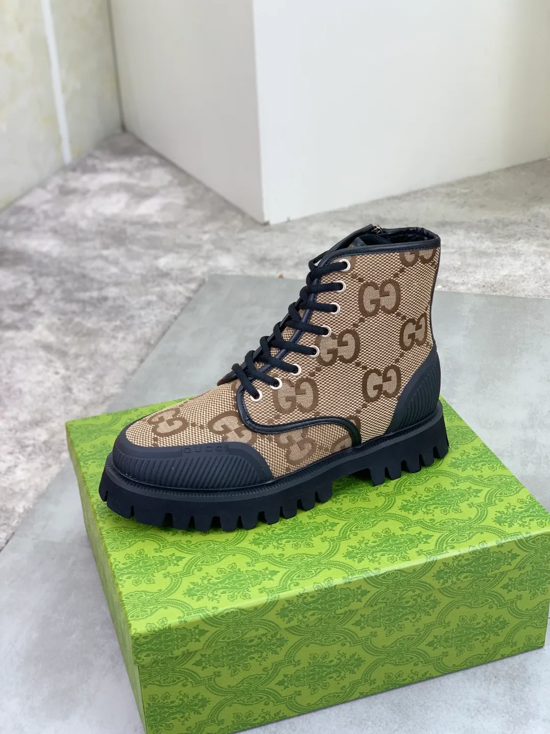 Men's Men's Shoes 💰P500 💰【New Style】 Gucci lazy slip-on couple 🧑‍🤝‍🧑 style high-top leather shoes hot selection (Gucci GUCCI) official website latest Gucci lazy 🎁 leather shoes, hot style 💥 style is simple and elegant, exclusive for trendy men. Unique official website latest brand original double G pressure Floral elements👑Original Gucci decoration, fashionable and elegant, the fabric is original calfskin with double G denim✅fully imported soft sheepskin lining, the official website specifies wear-resistant lightweight foam business outsole, the classic model is taken in real life🎬Number of yards: 36-46 Various colors available